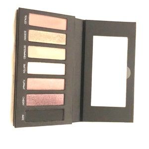 Younique eyeshadow pallet